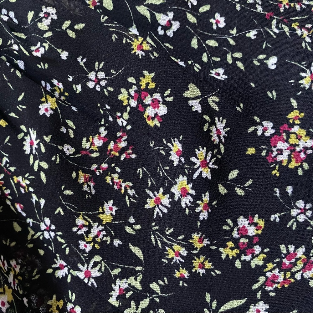 1. STATE V Neck Floral Blouse - Picture 11 of 11